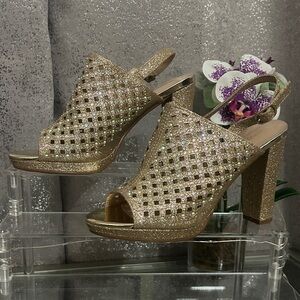 Delicacy Glam Gold Glitter Slingback Heels NWOT